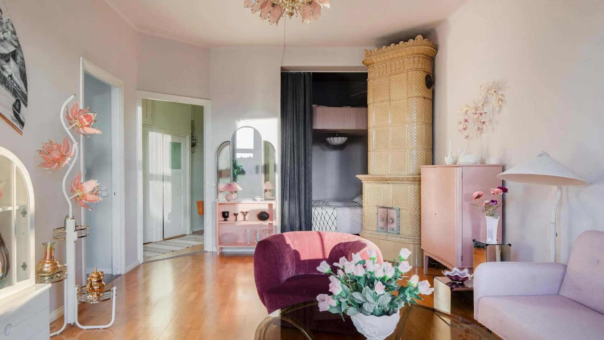 Lovely Vintage Suite, Autohalli Helsinki Apartment