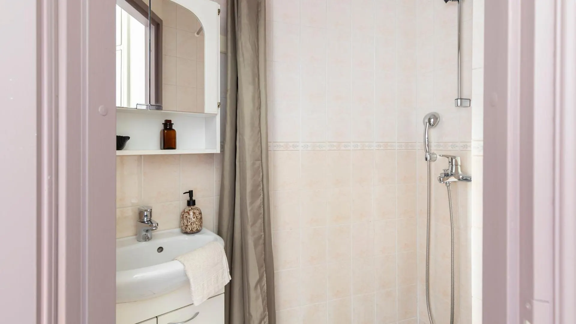 Apartment Lovely Vintage Suite, Autohalli Helsinki